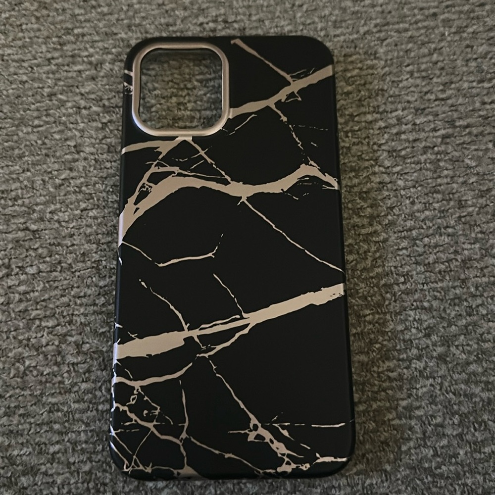 Rose Gold and Black Marble Phone Case

iPhone 12/12pro